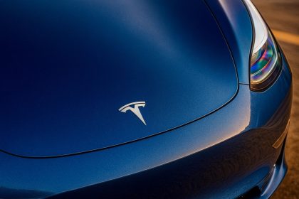 Tesla’s Trillion-Dollar Gamble: Musk’s Epic Pay Deal Divides Investors – What You Need to Know