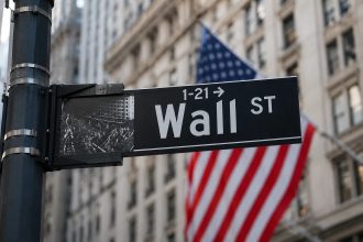 US Stock Market After the Bell: S&P 500 Slips From Record as Chip Rally Cracks, Oil Keeps Wall Street on Edge