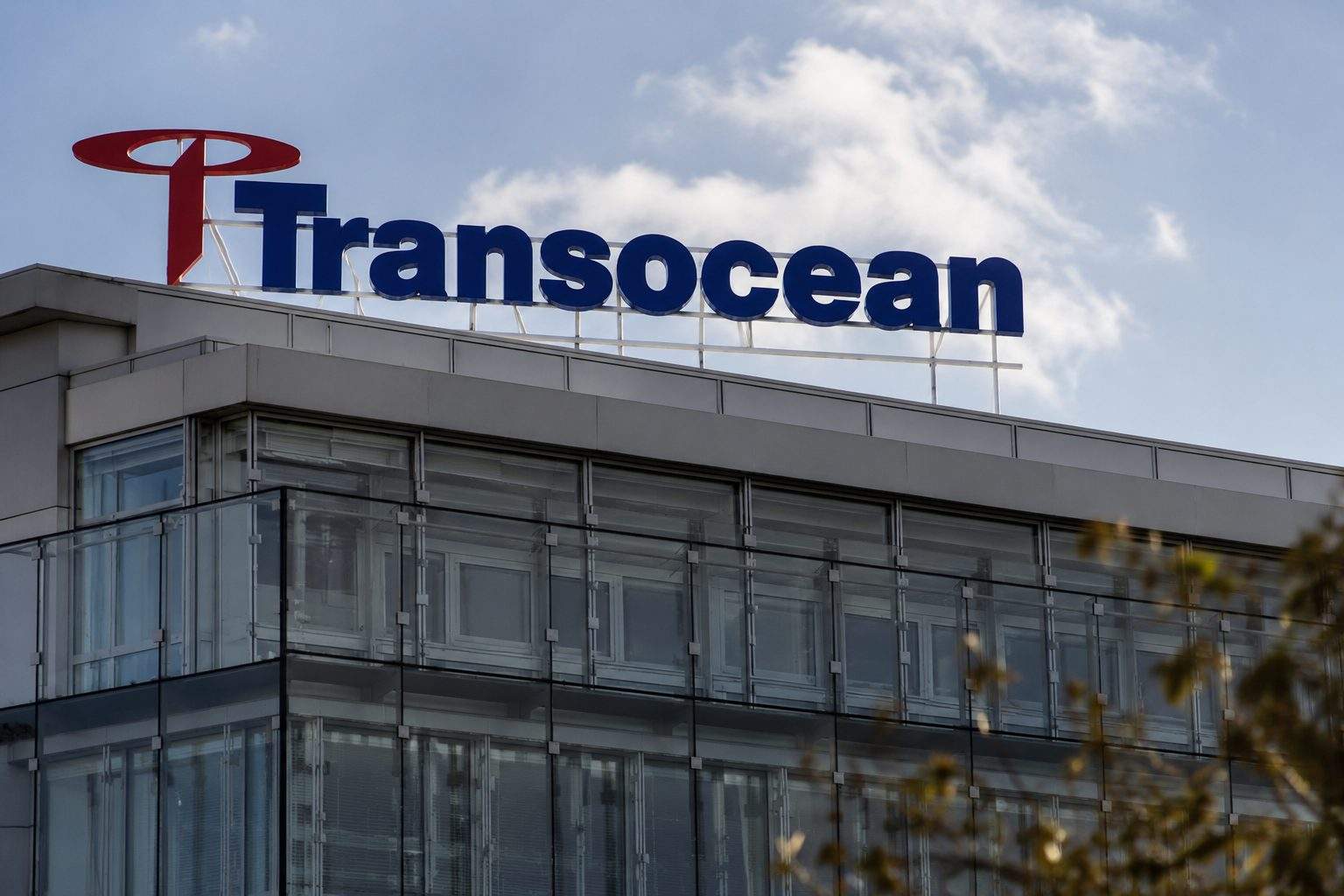 Transocean Stock Slips Even as Oil Nears $100 — What RIG Traders Are Watching Now